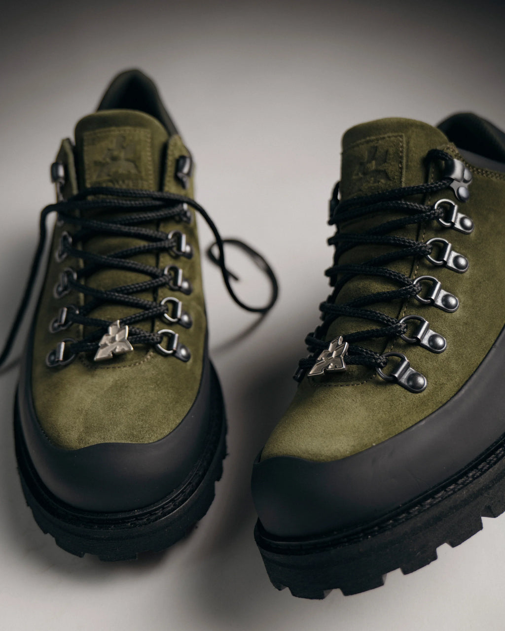 FLOWER INSTINCTS BOOTED GOAT