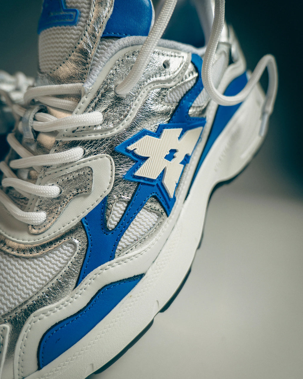 FLOWER INSTINCTS "COR-V RUNNER"