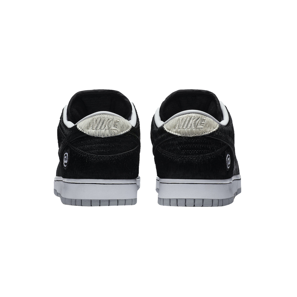 NIKE DUNK SB LOW MEDICOM TOY