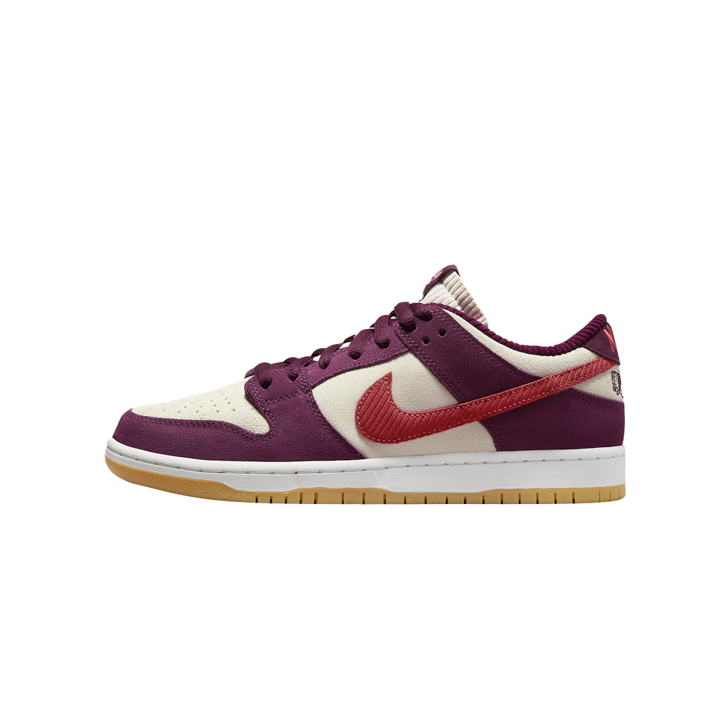NIKE DUNK SB LOW SKATE LIKE A GIRL